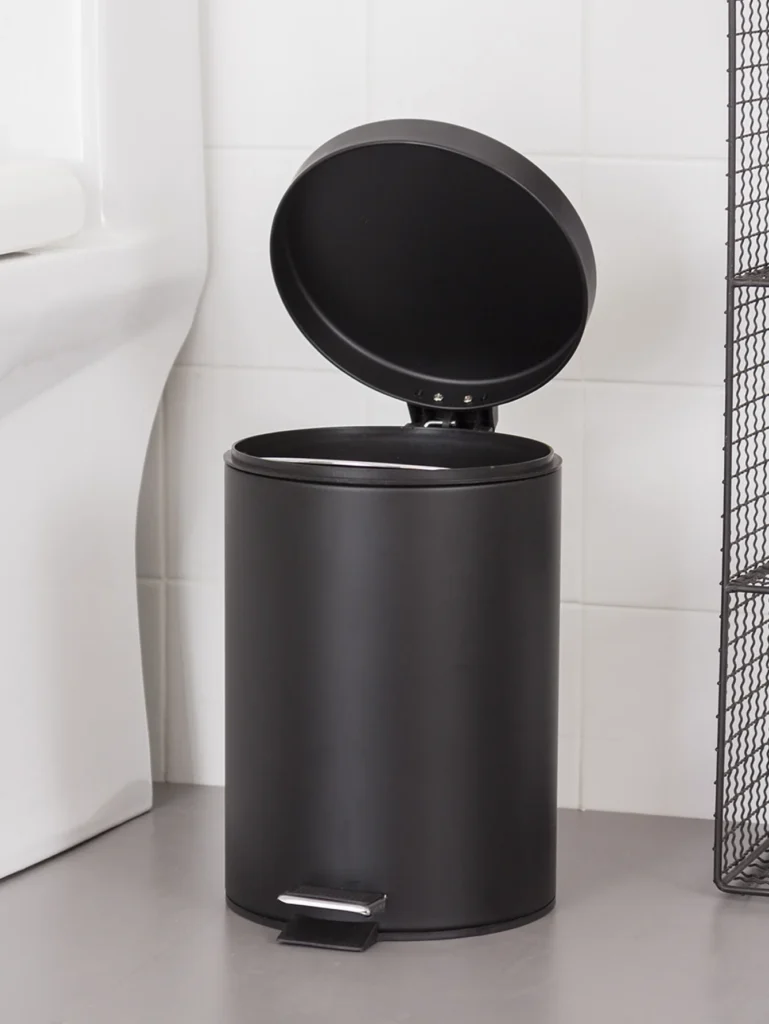 poubelle de salle de bain noire